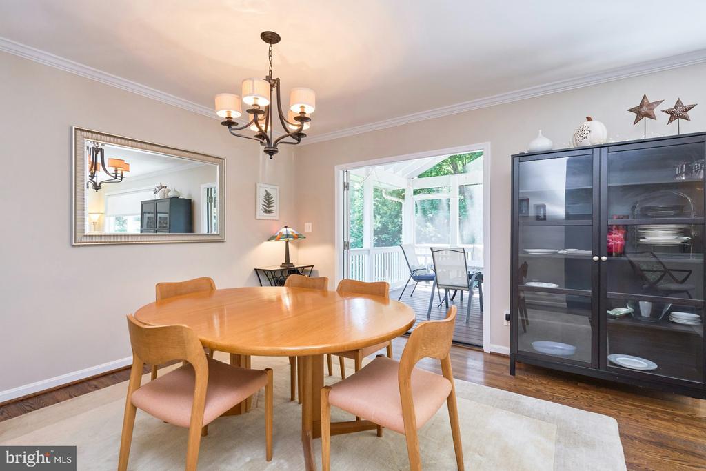 4118 WHISPERING LANE
