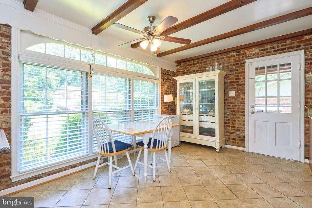 4118 WHISPERING LANE