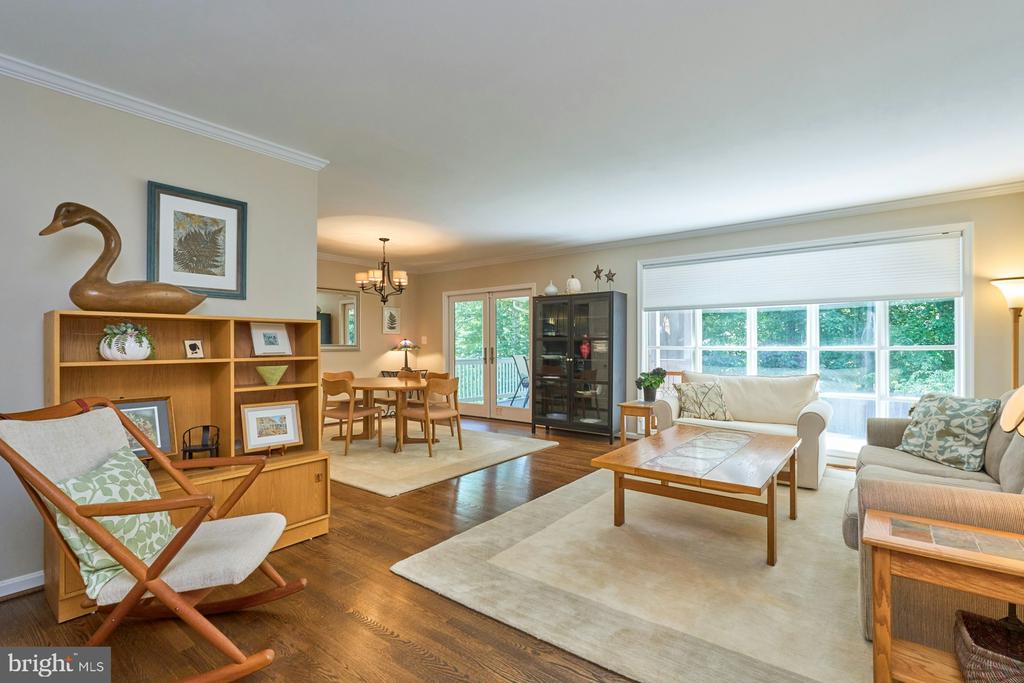 4118 WHISPERING LANE