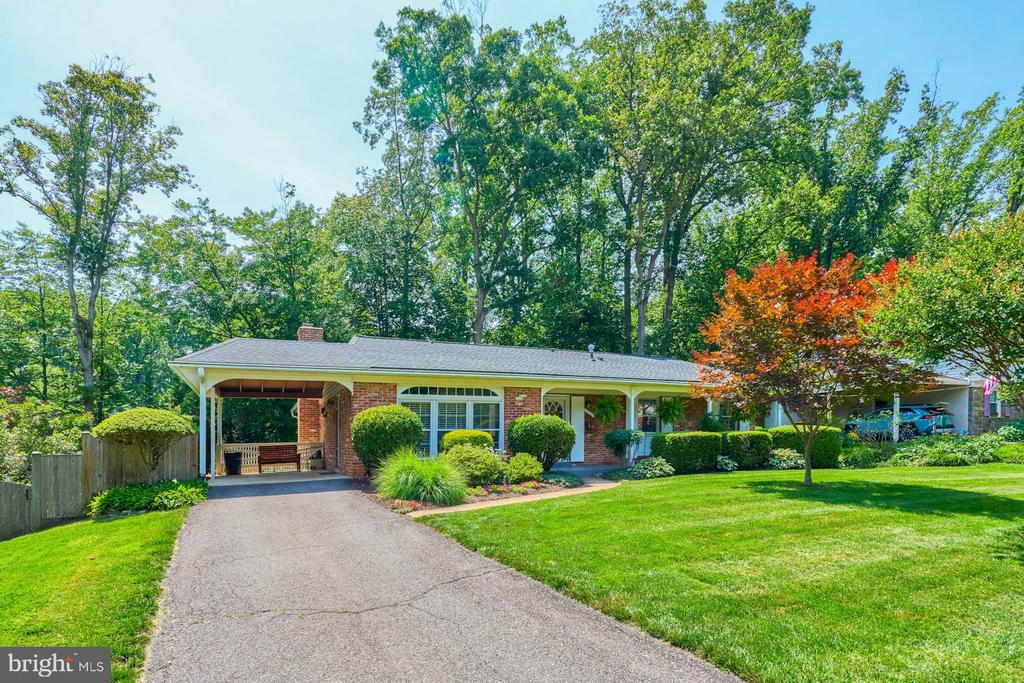 4118 WHISPERING LANE