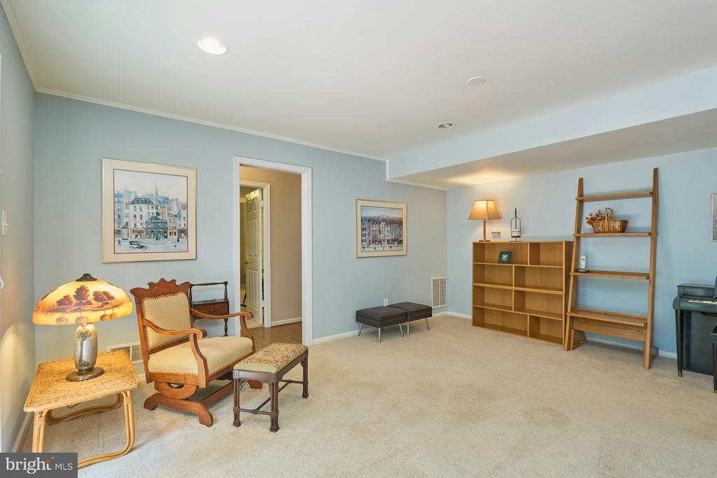 4118 WHISPERING LANE