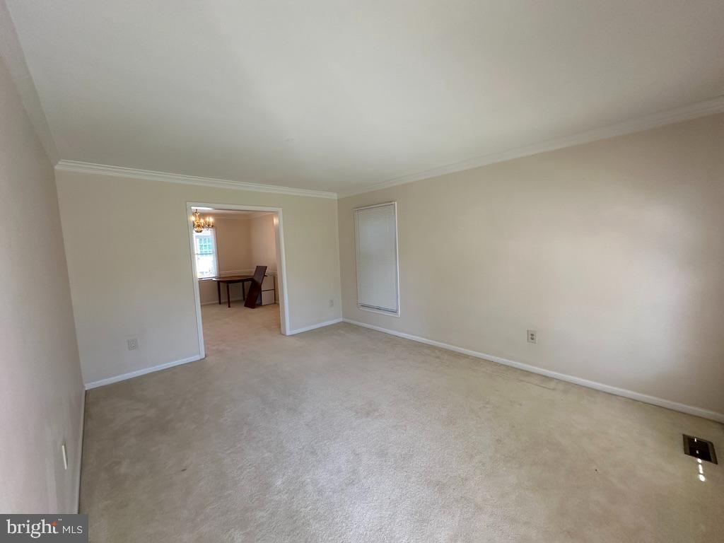 893 BROAD OAKS DRIVE