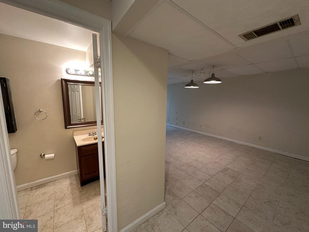 893 BROAD OAKS DRIVE