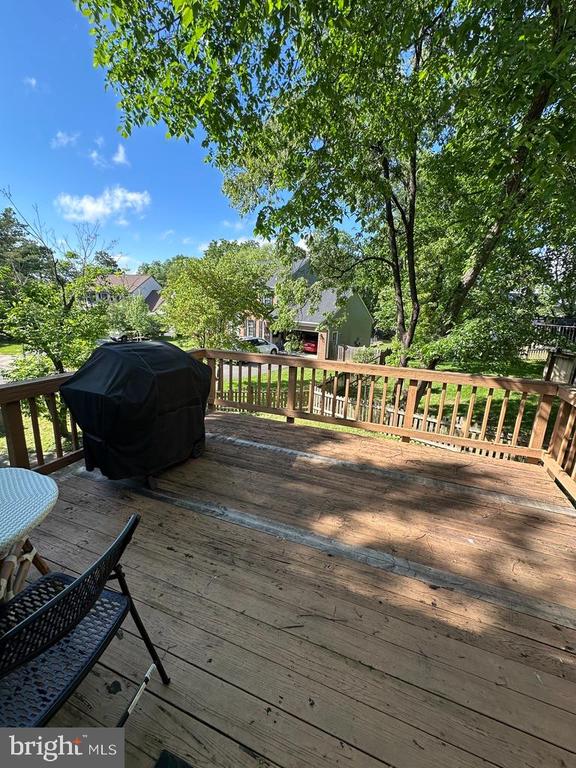 893 BROAD OAKS DRIVE