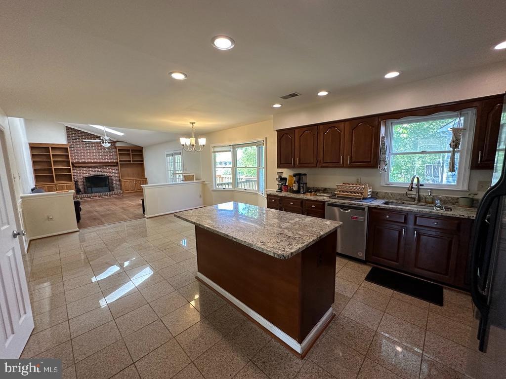 893 BROAD OAKS DRIVE