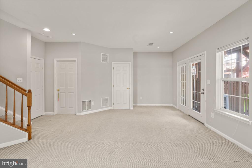 6712 SULLIVAN WAY