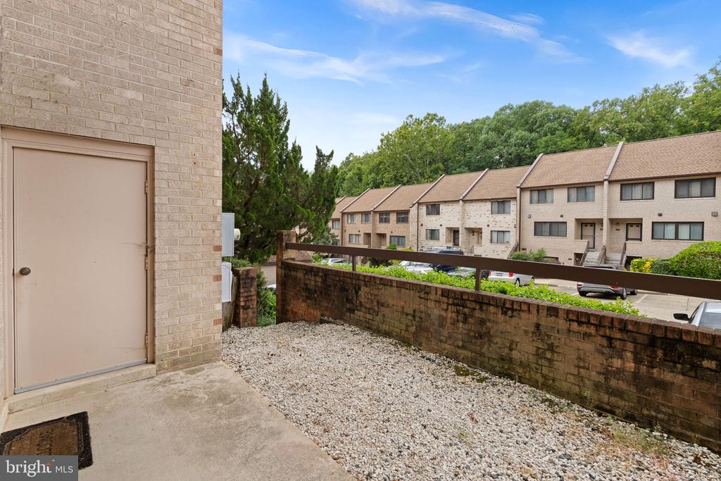 3881 STEPPES COURT Unit: B