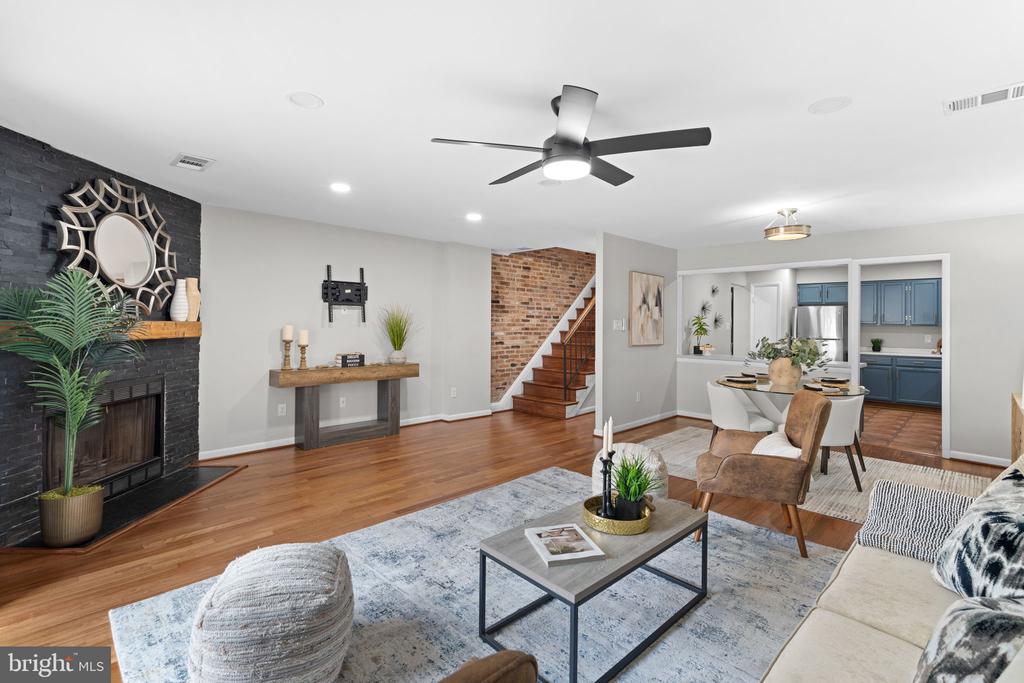 3881 STEPPES COURT Unit: B