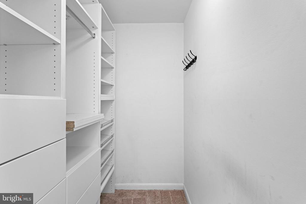 3881 STEPPES COURT Unit: B