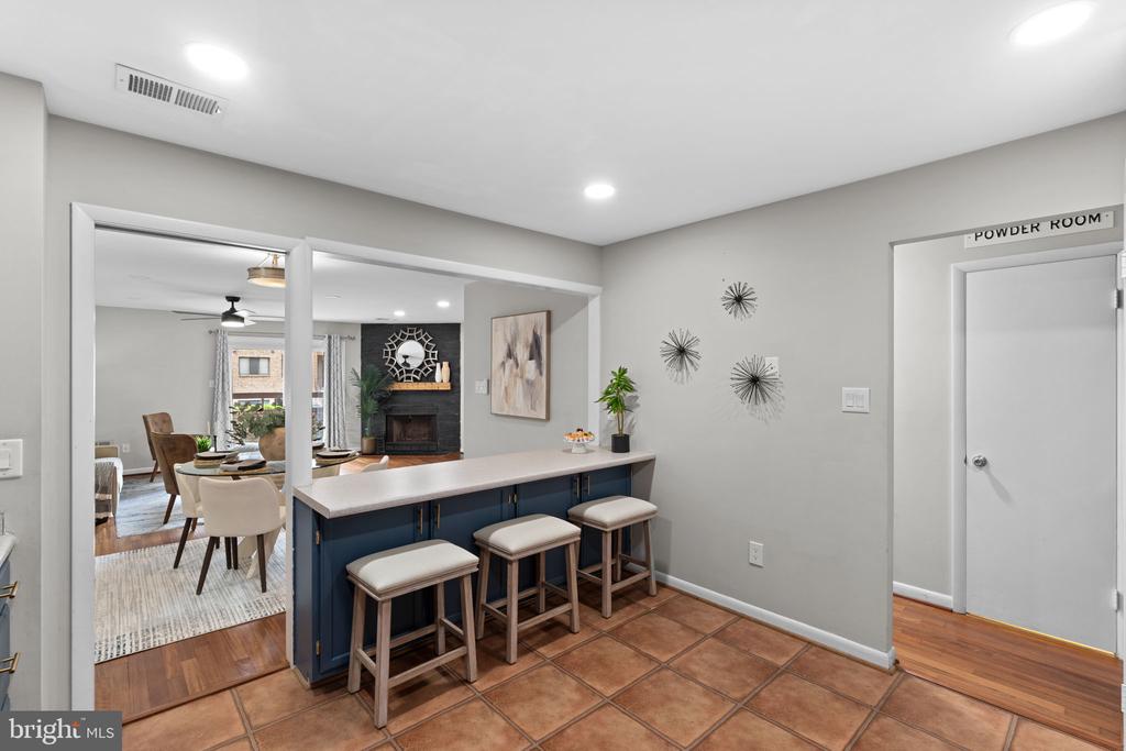 3881 STEPPES COURT Unit: B