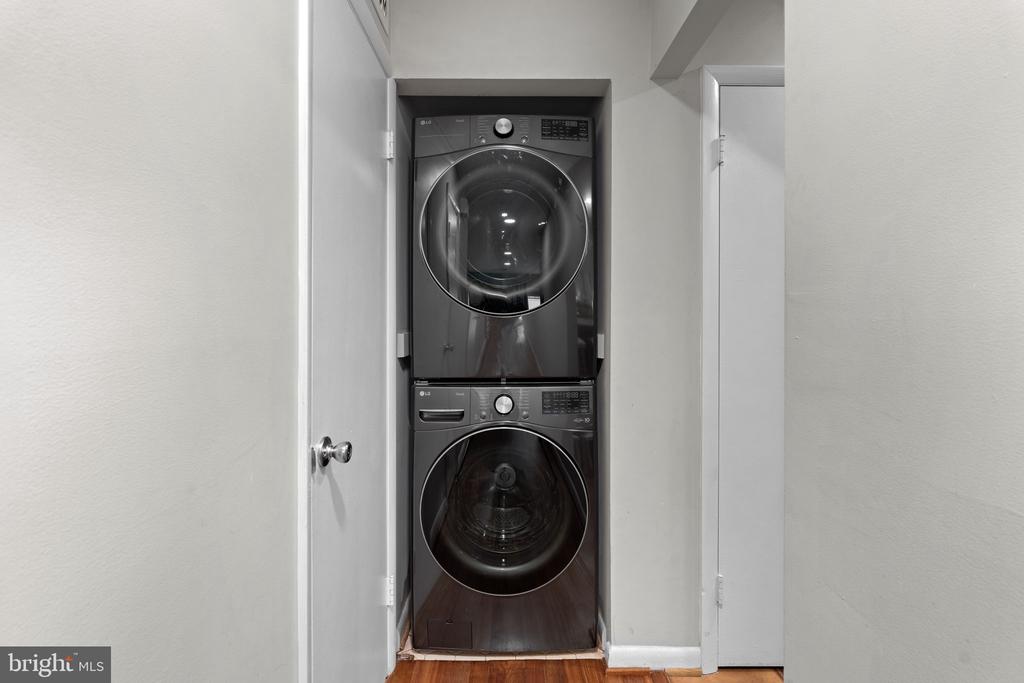 3881 STEPPES COURT Unit: B