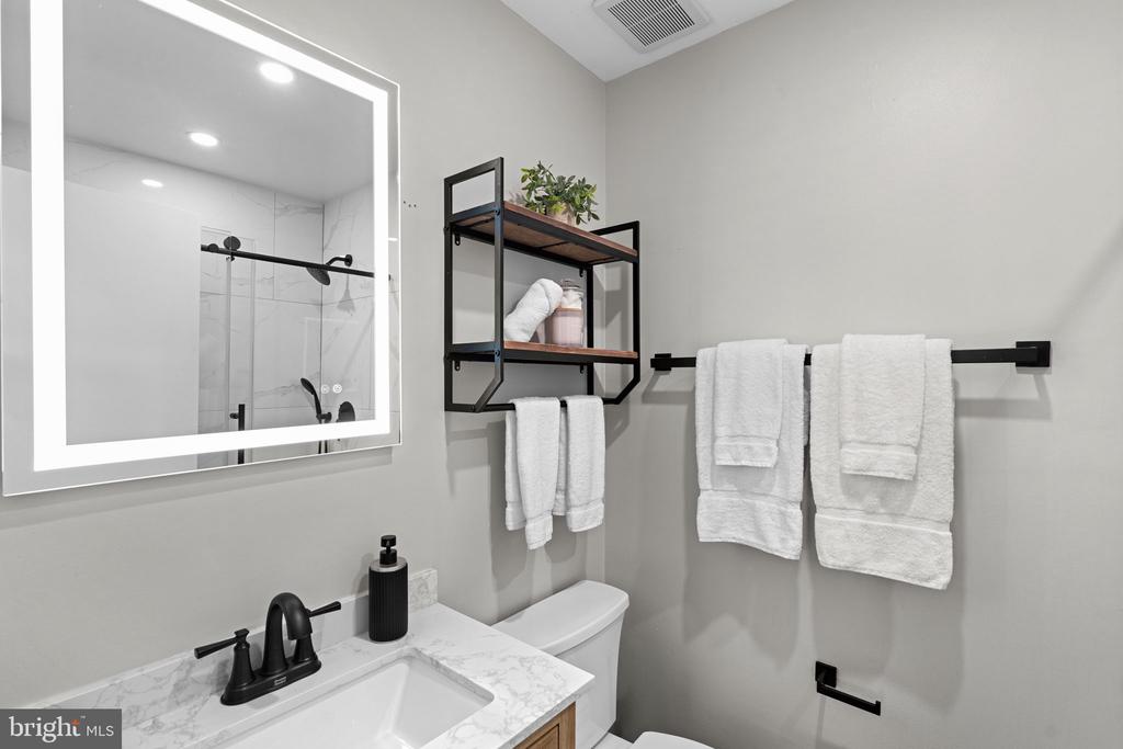 3881 STEPPES COURT Unit: B