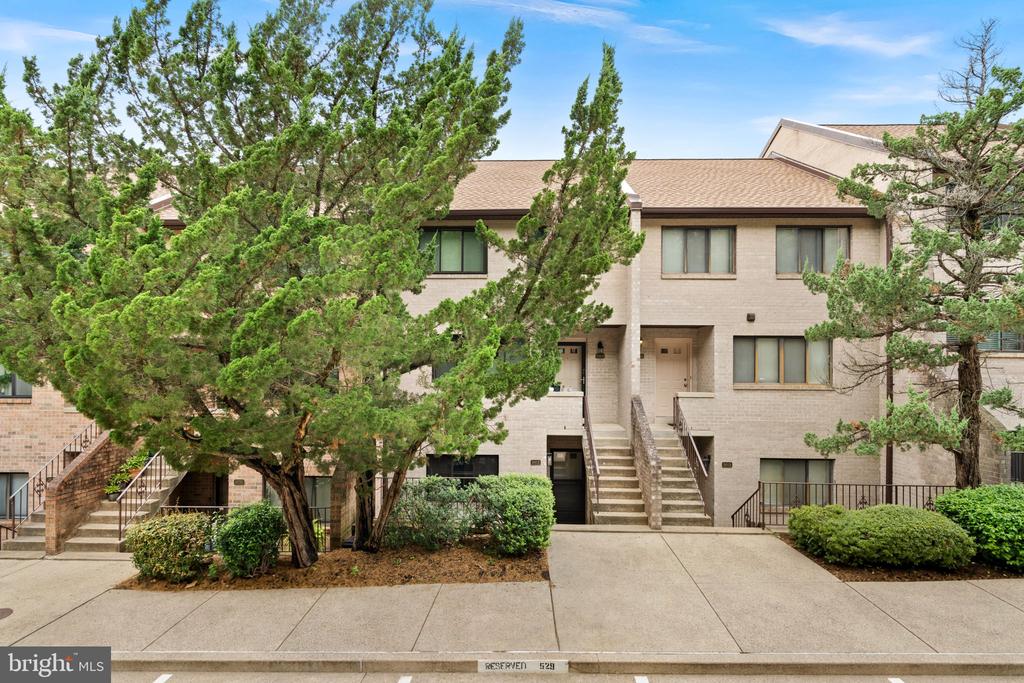 3881 STEPPES COURT Unit: B