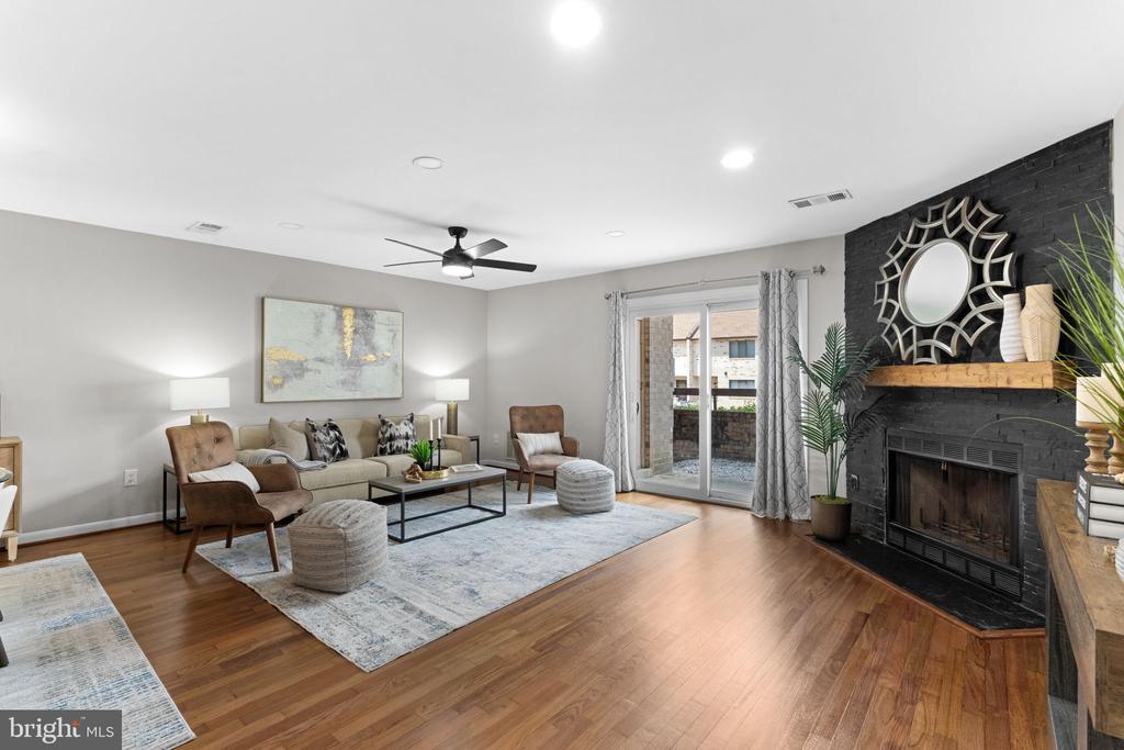 3881 STEPPES COURT Unit: B
