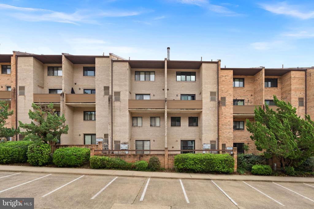 3881 STEPPES COURT Unit: B