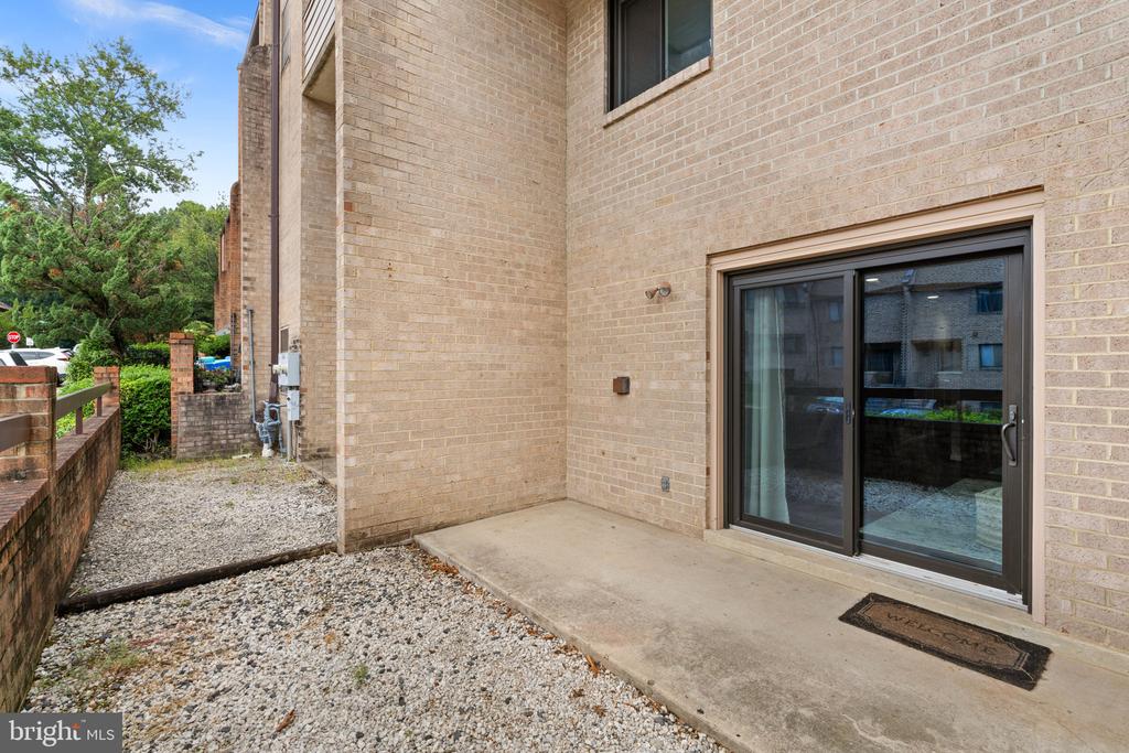 3881 STEPPES COURT Unit: B
