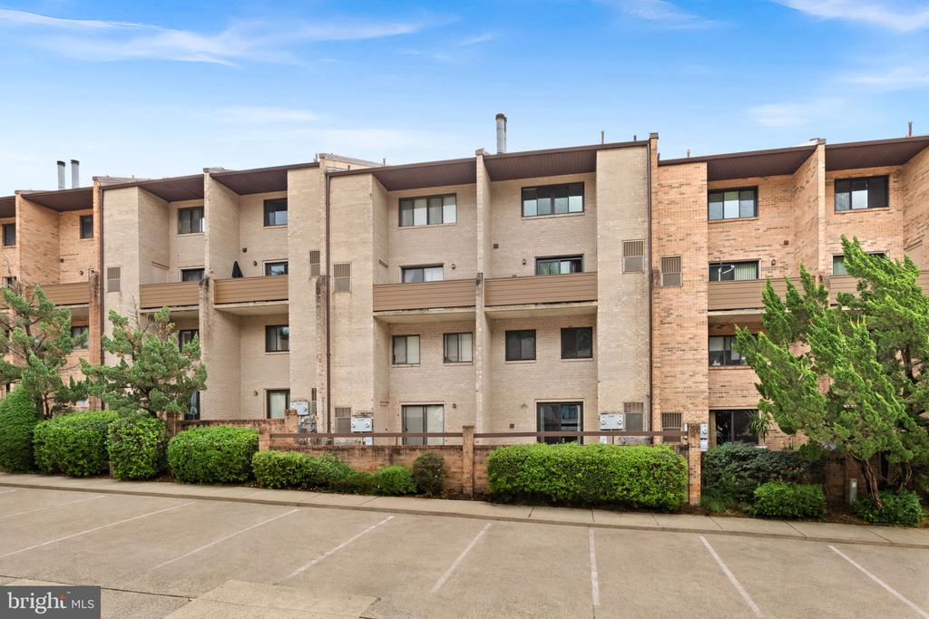 3881 STEPPES COURT Unit: B