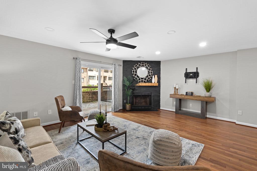 3881 STEPPES COURT Unit: B