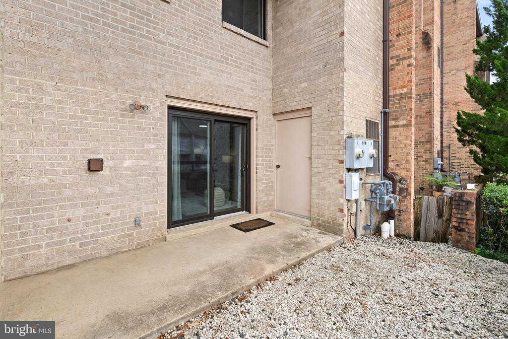 3881 STEPPES COURT Unit: B