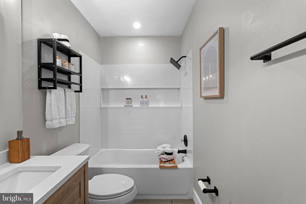 3881 STEPPES COURT Unit: B