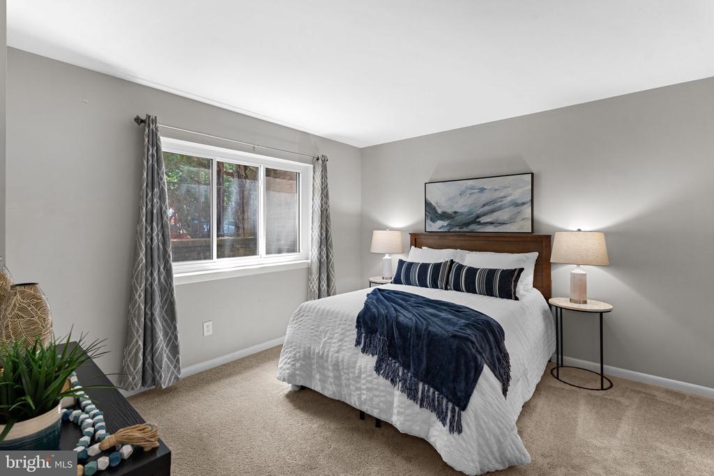 3881 STEPPES COURT Unit: B