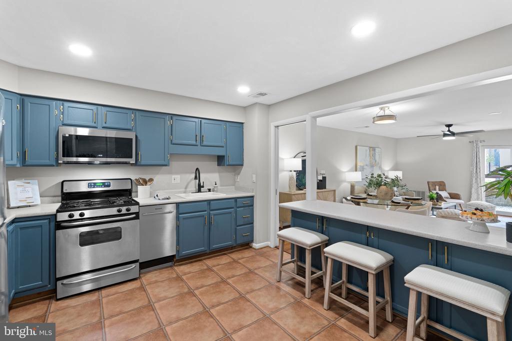 3881 STEPPES COURT Unit: B
