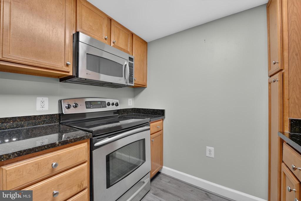 11800 SUNSET HILLS ROAD Unit: 212