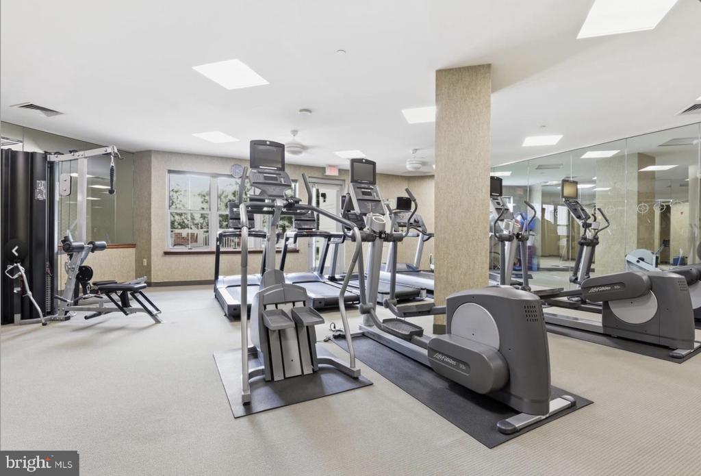 11800 SUNSET HILLS ROAD Unit: 212
