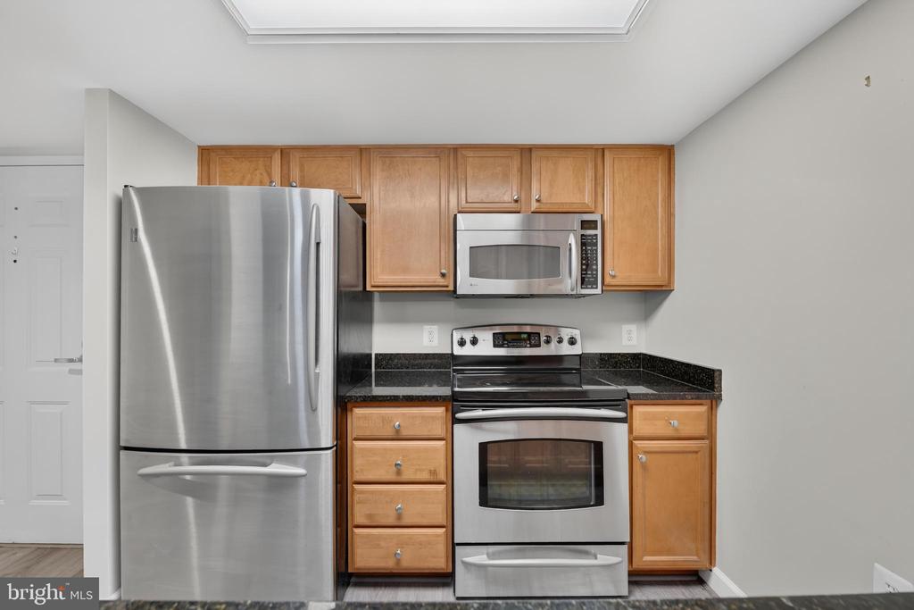 11800 SUNSET HILLS ROAD Unit: 212