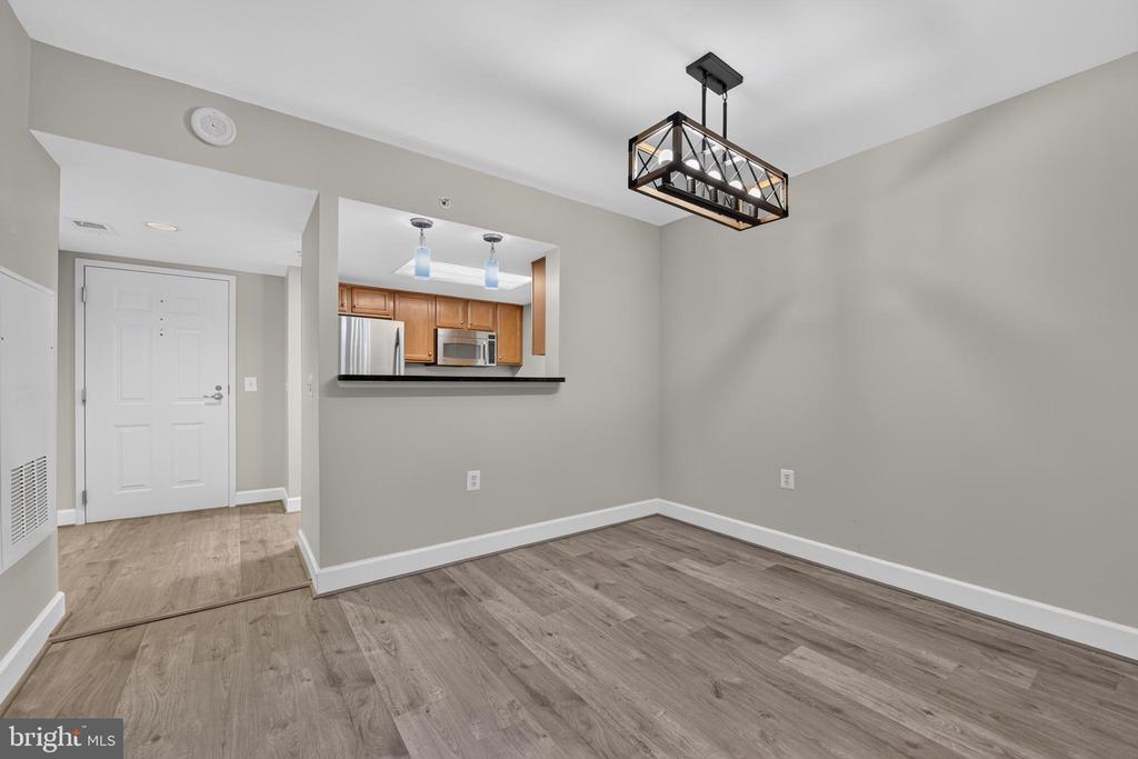 11800 SUNSET HILLS ROAD Unit: 212