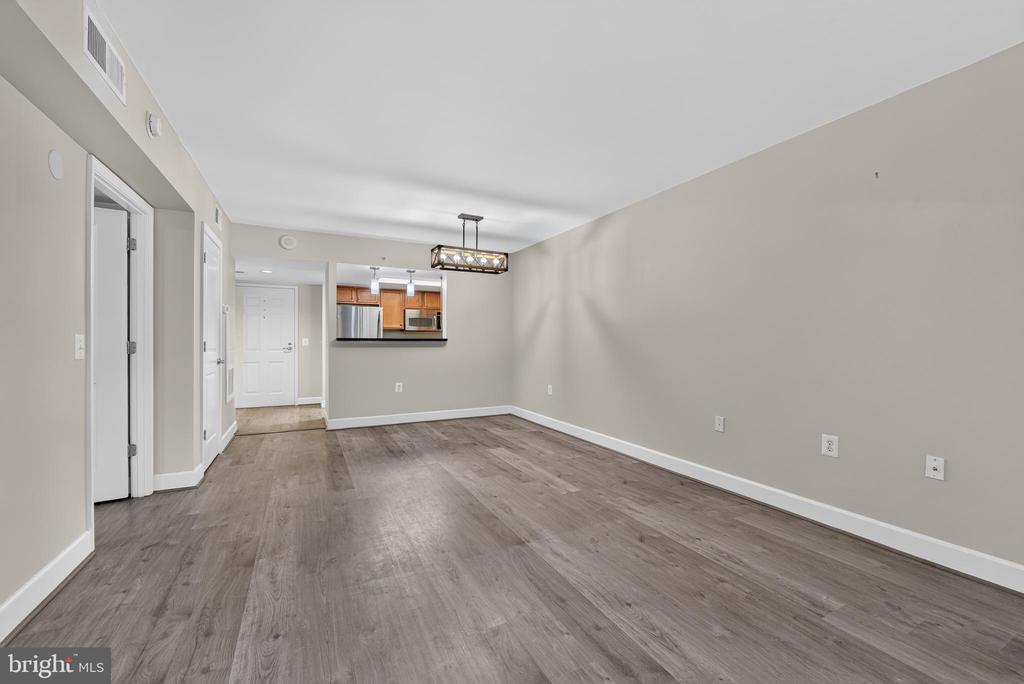 11800 SUNSET HILLS ROAD Unit: 212