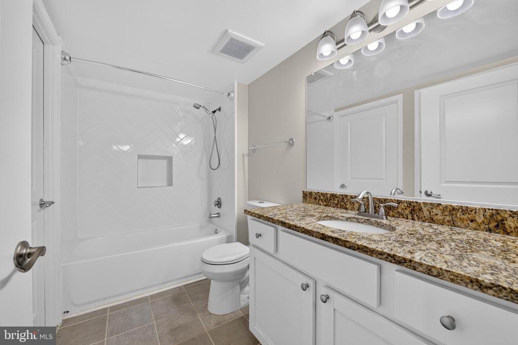 11800 SUNSET HILLS ROAD Unit: 212