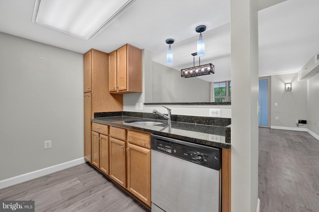 11800 SUNSET HILLS ROAD Unit: 212
