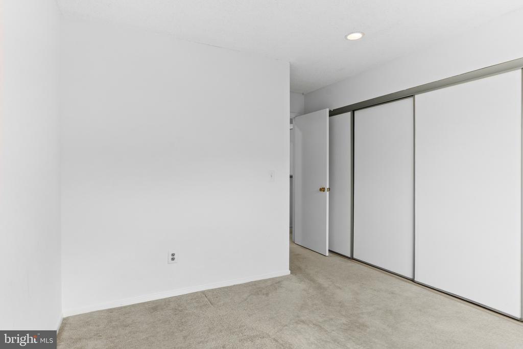 11735 SUMMERCHASE CIRCLE Unit: B