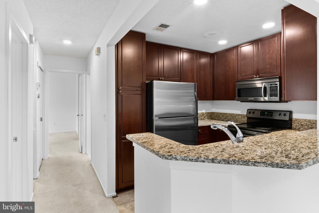 11735 SUMMERCHASE CIRCLE Unit: B