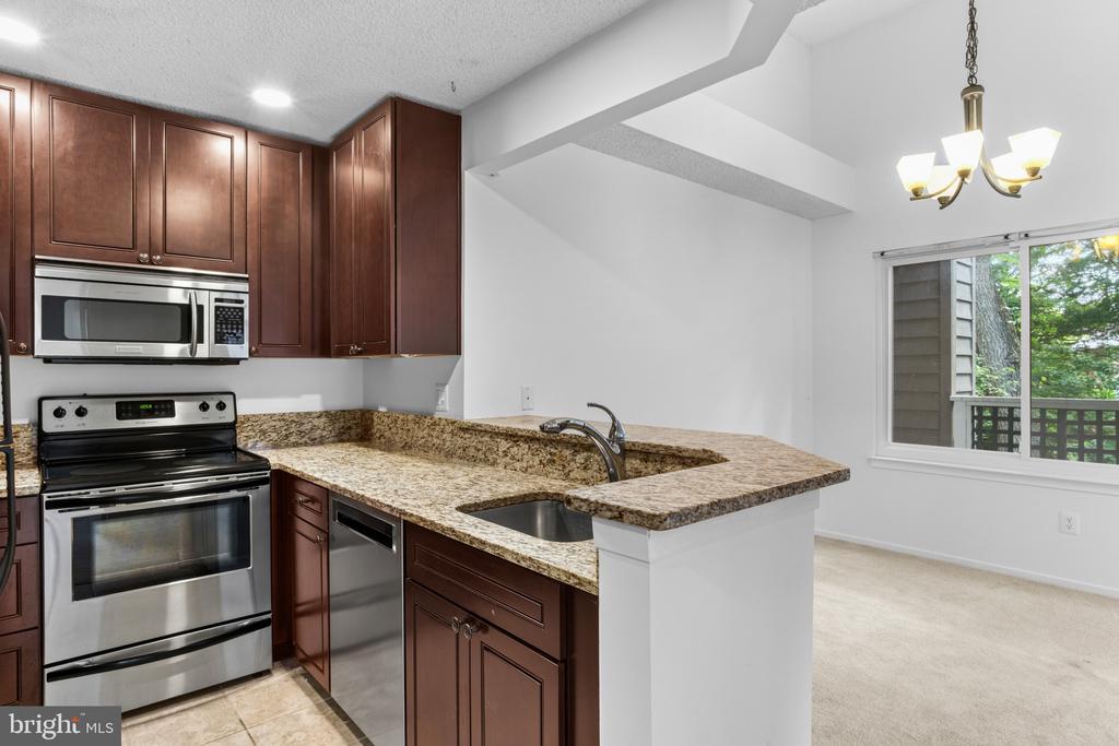 11735 SUMMERCHASE CIRCLE Unit: B