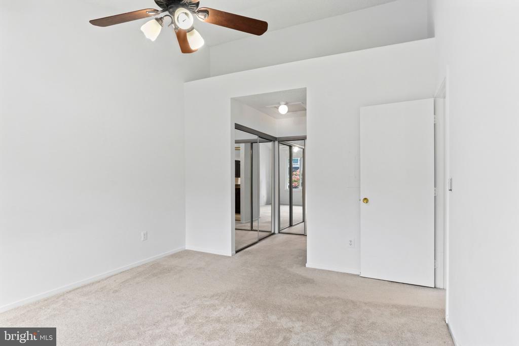 11735 SUMMERCHASE CIRCLE Unit: B