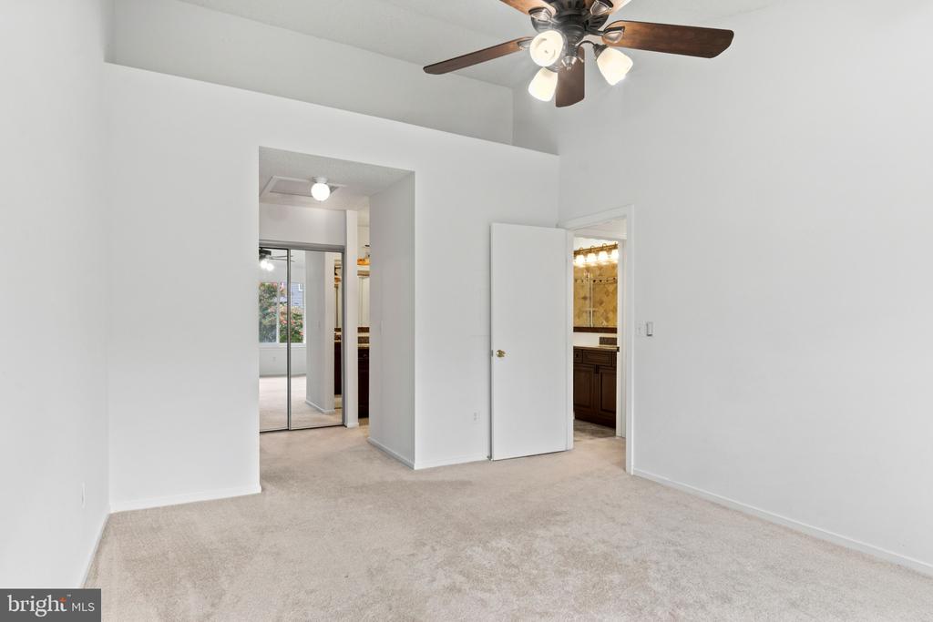 11735 SUMMERCHASE CIRCLE Unit: B