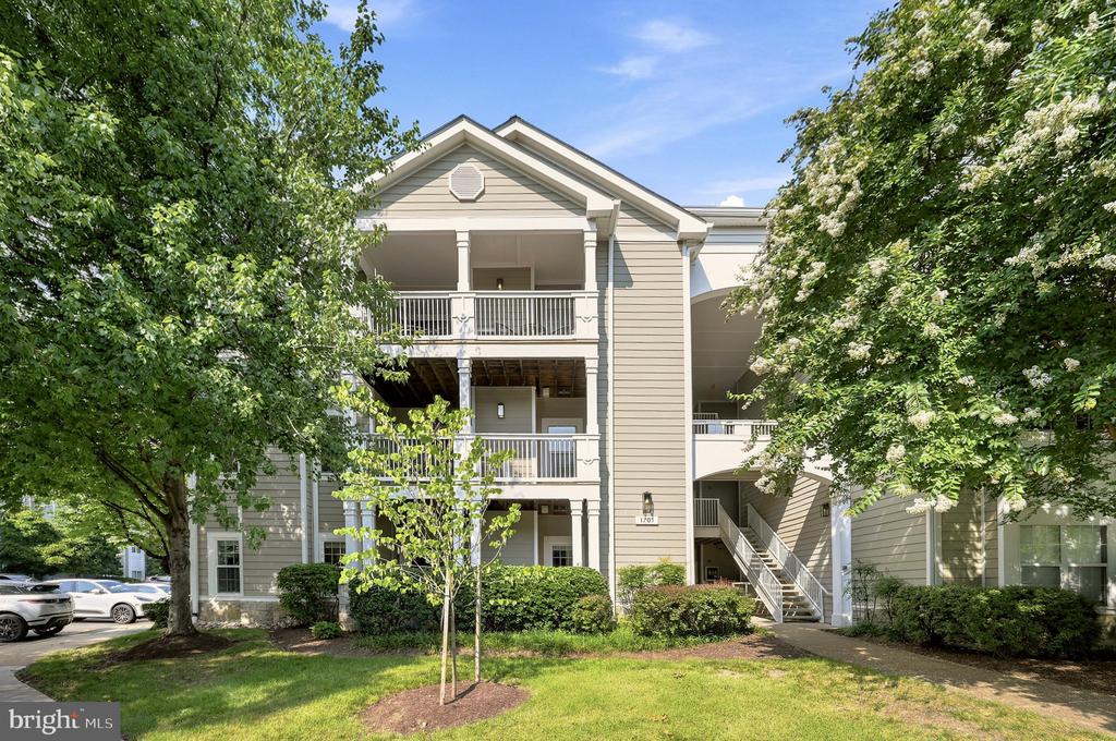 1701 LAKE SHORE CREST DRIVE Unit: 16