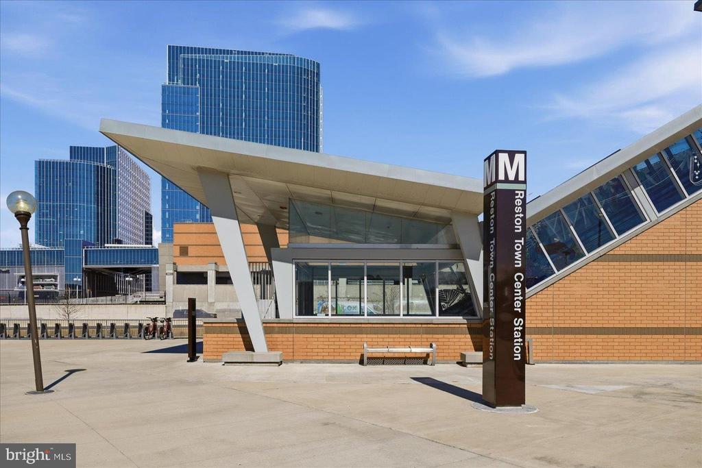 1701 LAKE SHORE CREST DRIVE Unit: 16