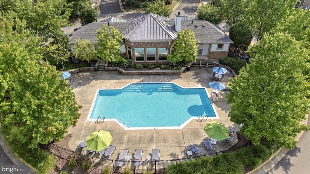 1701 LAKE SHORE CREST DRIVE Unit: 16