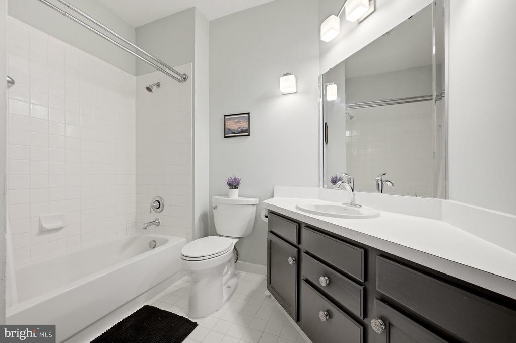 1701 LAKE SHORE CREST DRIVE Unit: 16