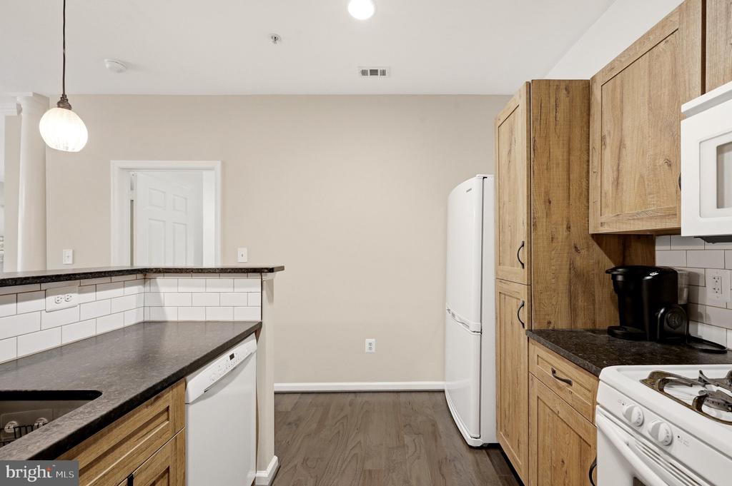 1701 LAKE SHORE CREST DRIVE Unit: 16