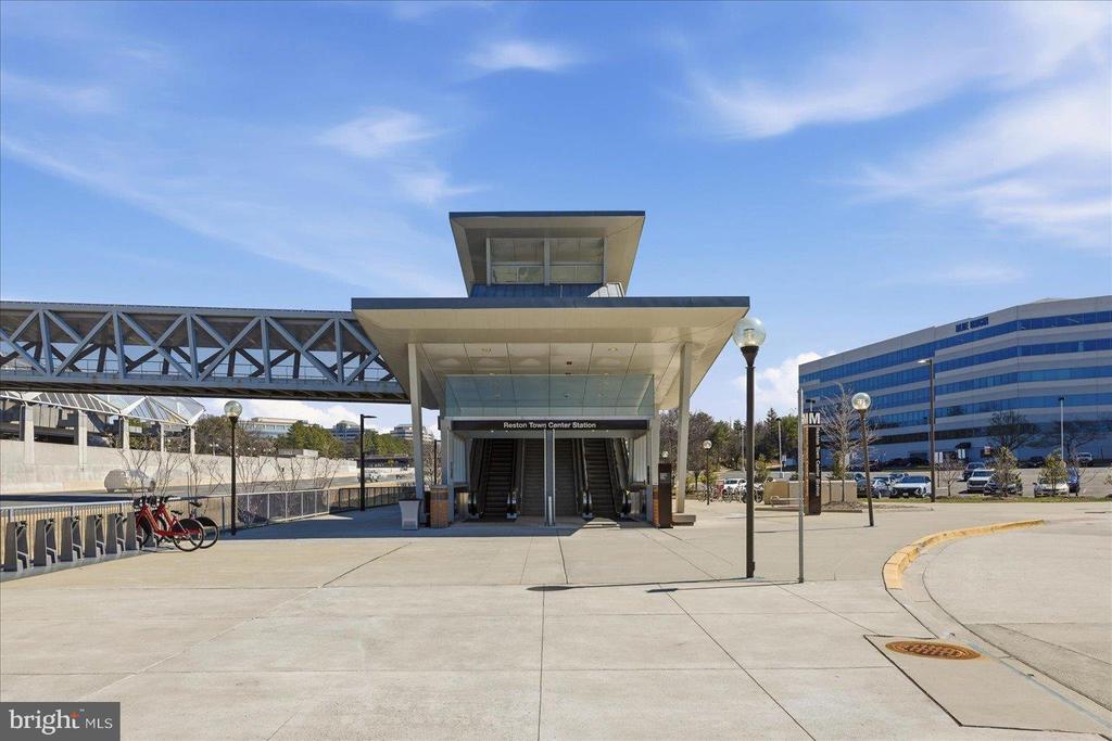 1701 LAKE SHORE CREST DRIVE Unit: 16