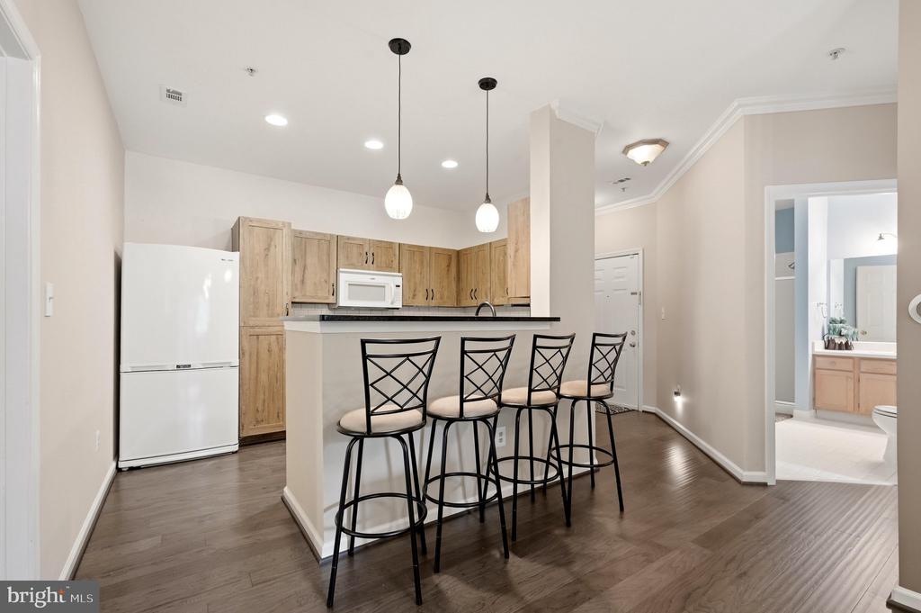 1701 LAKE SHORE CREST DRIVE Unit: 16