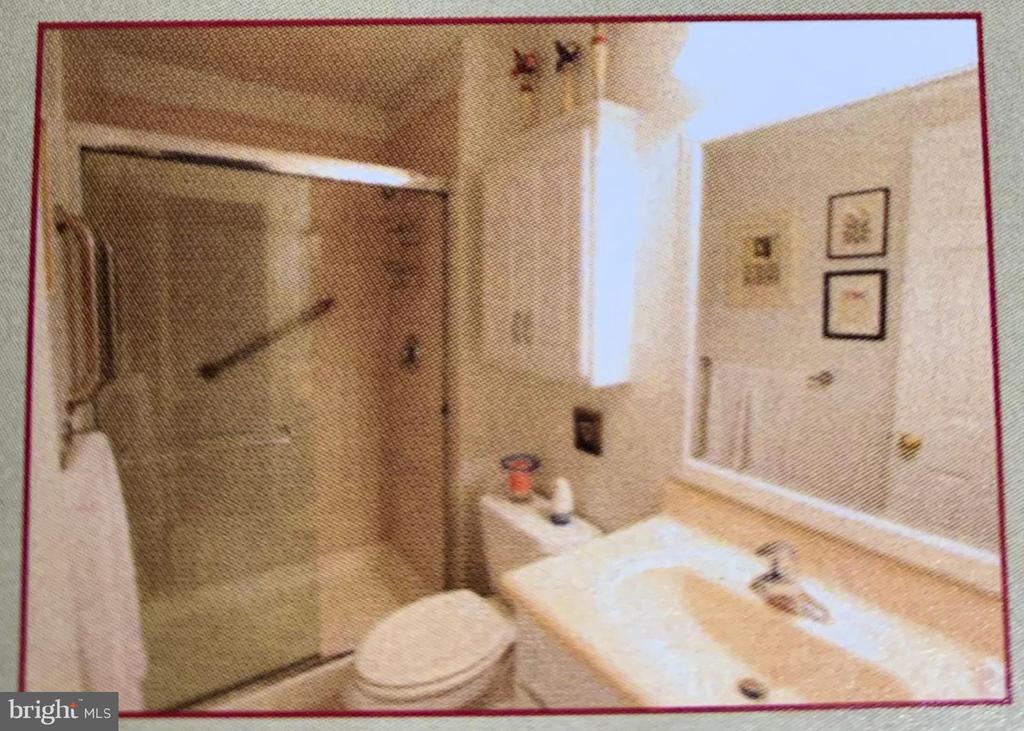 12102 GREEN LEAF COURT Unit: 102