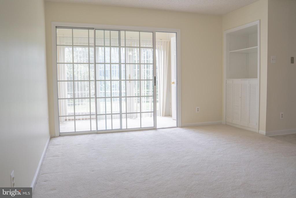 12102 GREEN LEAF COURT Unit: 102