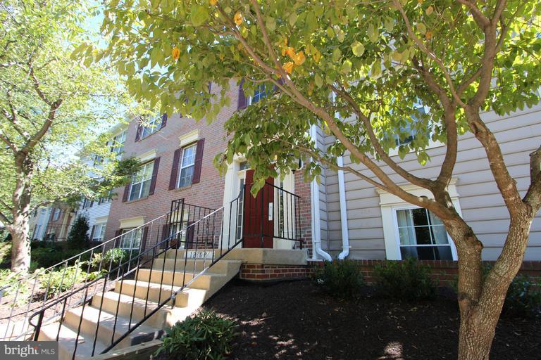 12102 GREEN LEAF COURT Unit: 102