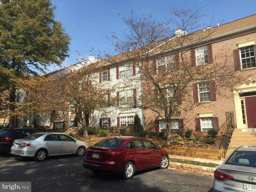 12102 GREEN LEAF COURT Unit: 102