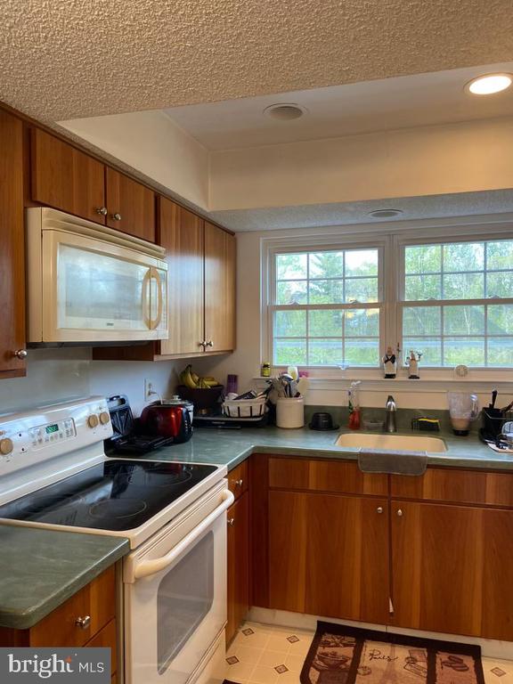 12102 GREEN LEAF COURT Unit: 102